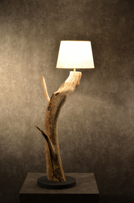 流木ランプ