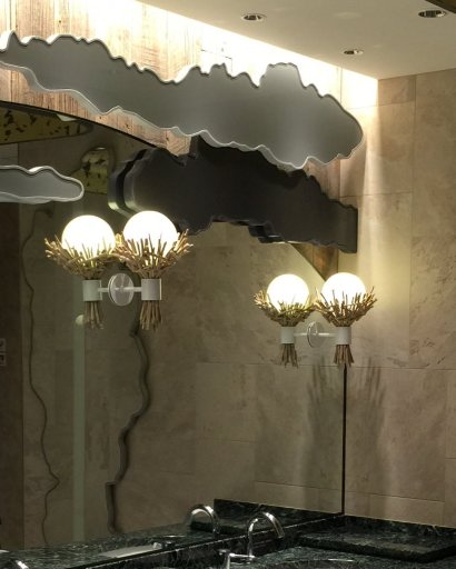 伊勢丹 新宿本店の壁面流木照明