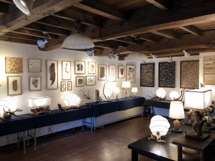 流木アート 個展の様子