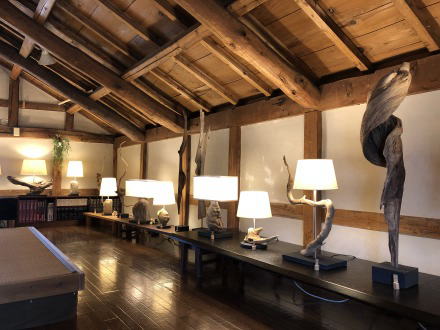 流木アート 個展の様子