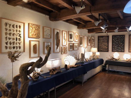 流木アート 個展の様子