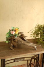 自然流木と天然石のオブジェ花器