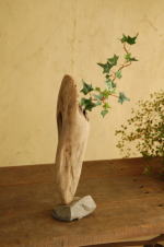 自然流木と天然石のオブジェ花器