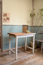 流木のテーブル