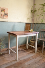 流木のテーブル