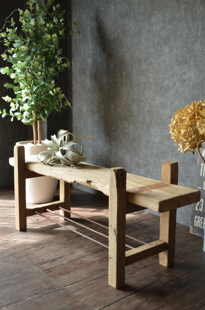 シャビーな流木の棚