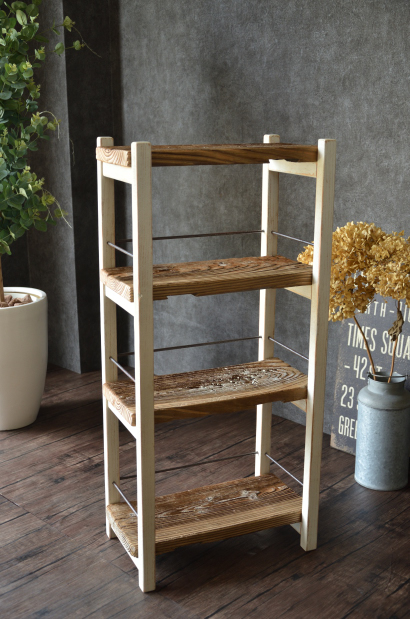 シャビーな流木の棚